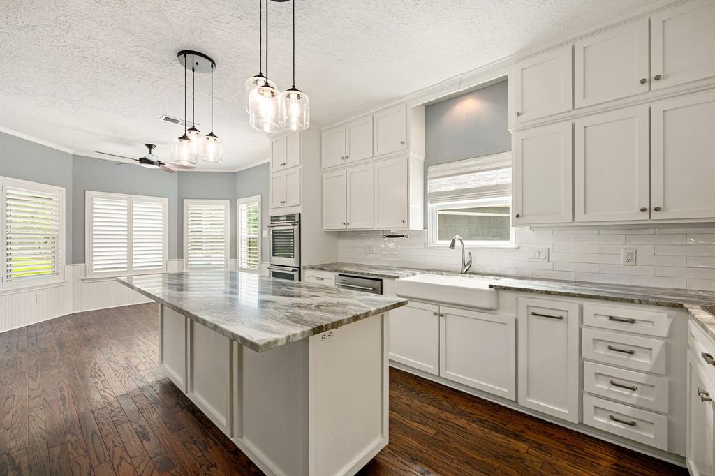 5511 Oak Cove Drive, Kingwood, Texas image 11