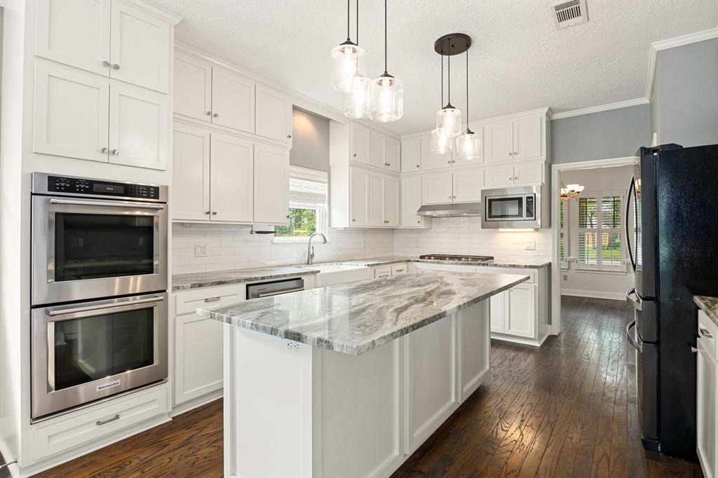 5511 Oak Cove Drive, Kingwood, Texas image 8