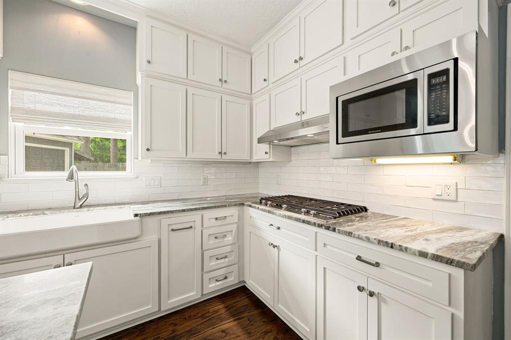 5511 Oak Cove Drive, Kingwood, Texas image 10