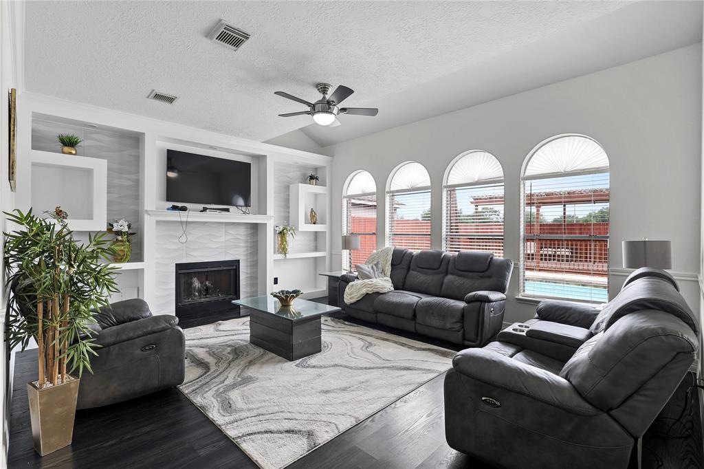 14314 Strutton Drive, Sugar Land, Texas image 9