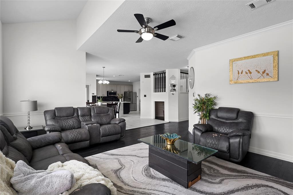 14314 Strutton Drive, Sugar Land, Texas image 10