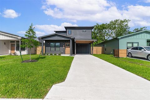 Photo of 9909 Dipping Woods Street, Houston, TX 77076 (MLS # 90564843)