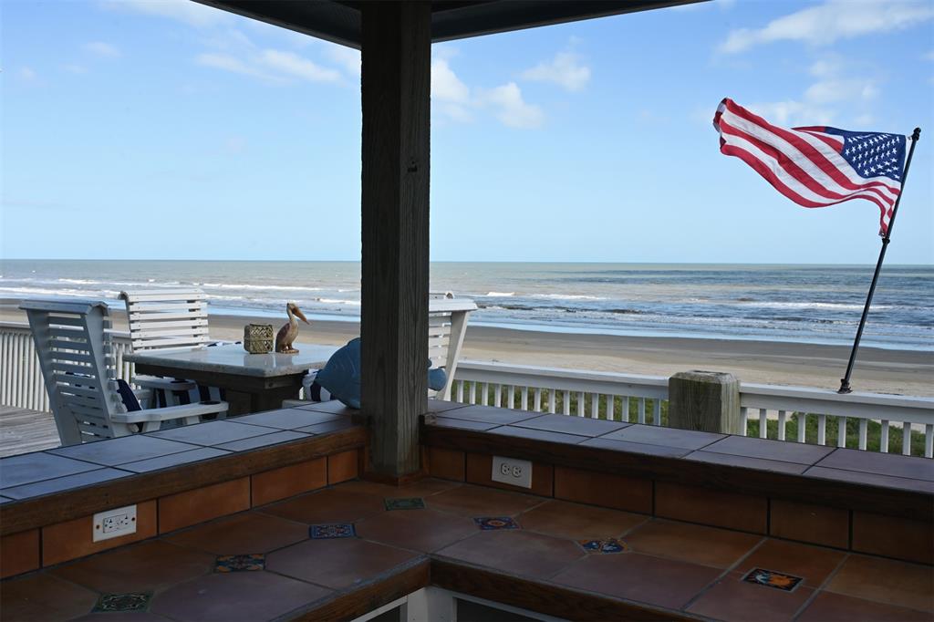 2426 Sand Drift Lane, Crystal Beach, Texas image 6