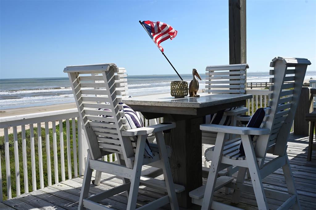2426 Sand Drift Lane, Crystal Beach, Texas image 5