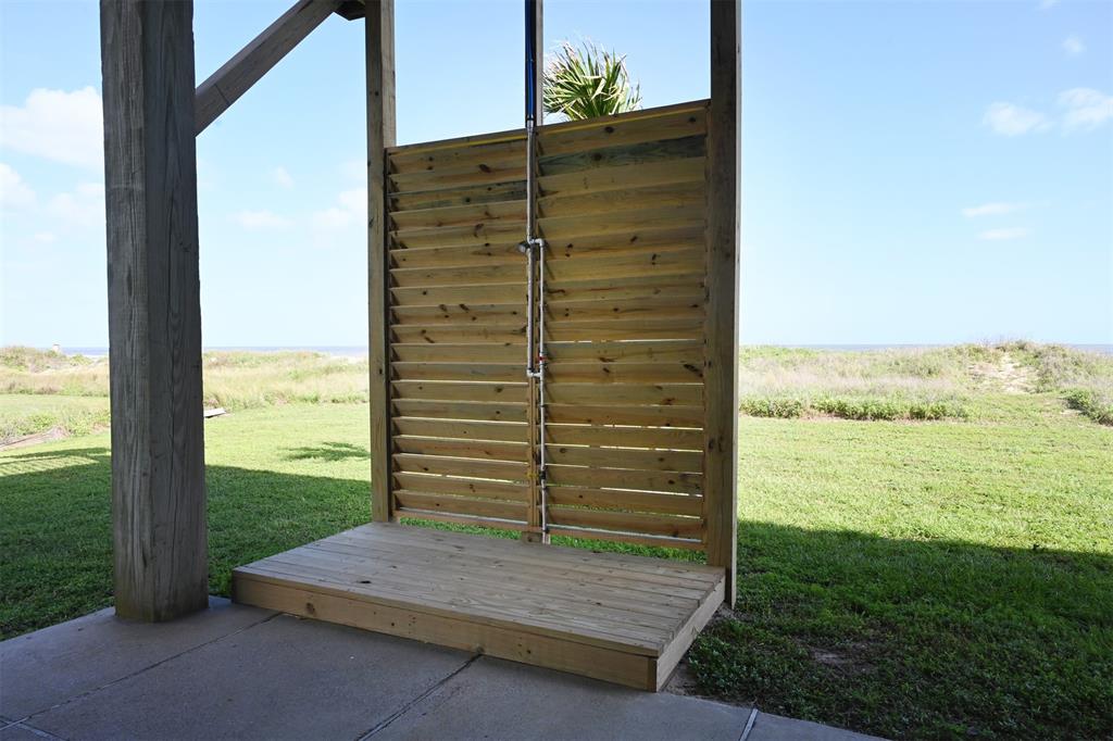 2426 Sand Drift Lane, Crystal Beach, Texas image 26