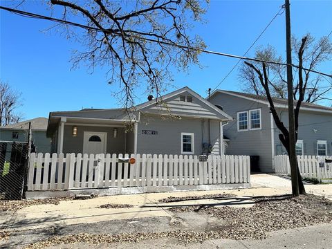 Photo of 421 Sidney St #1/2, Houston, TX 77003 (MLS # 81594317) Photo of 421 Sidney St #1/2, Houston, TX 77003 (MLS # 81594317)