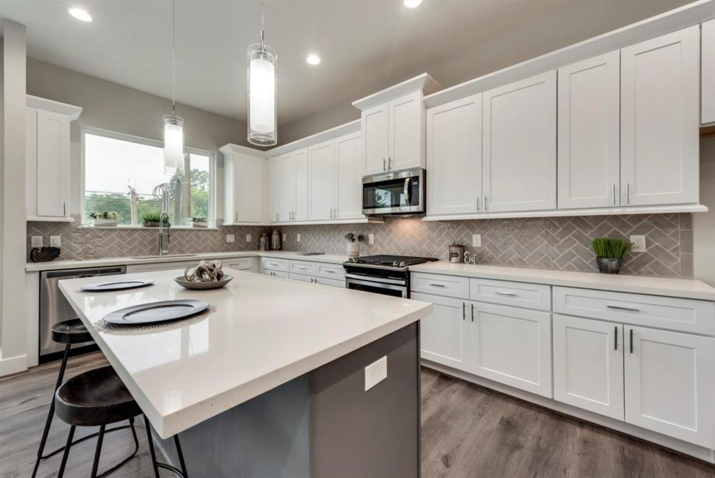 3368 Pinemont Drive, Houston, Texas image 4