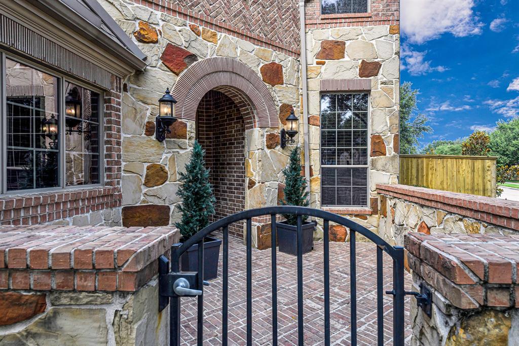10019 Touhy Lake Drive, Katy, Texas image 3