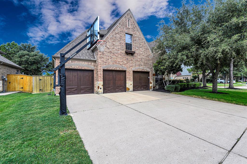 10019 Touhy Lake Drive, Katy, Texas image 2