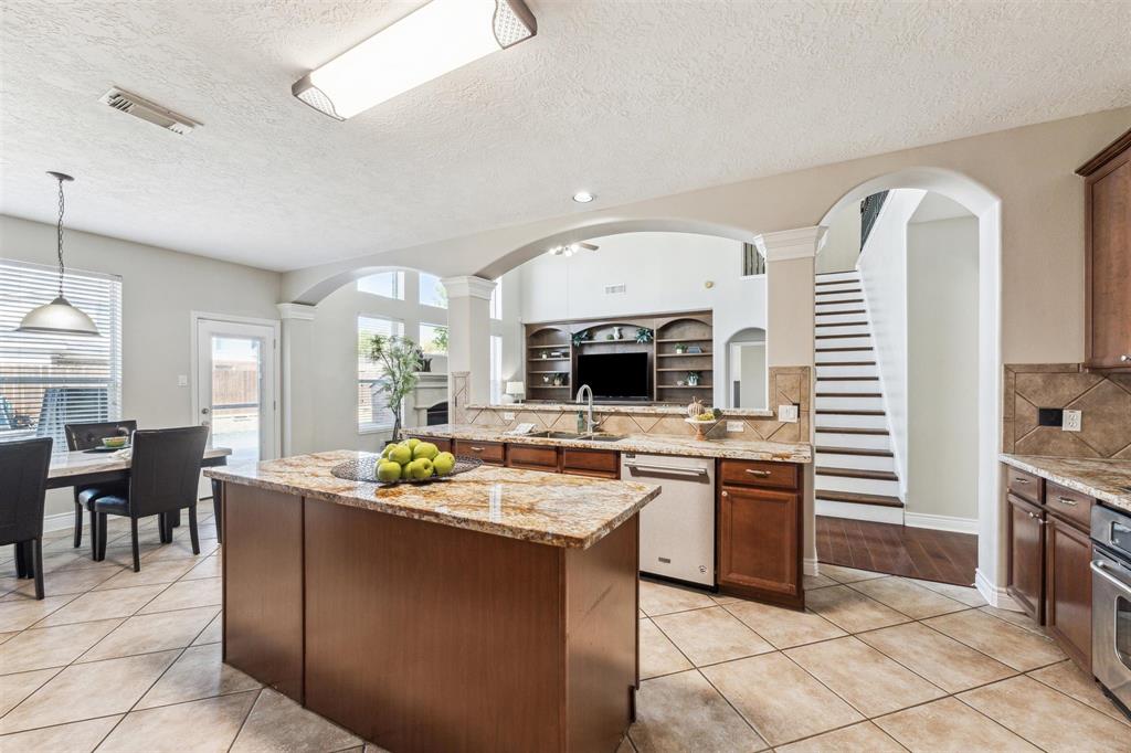 11405 Starlight Bay Street, Pearland, Texas image 13