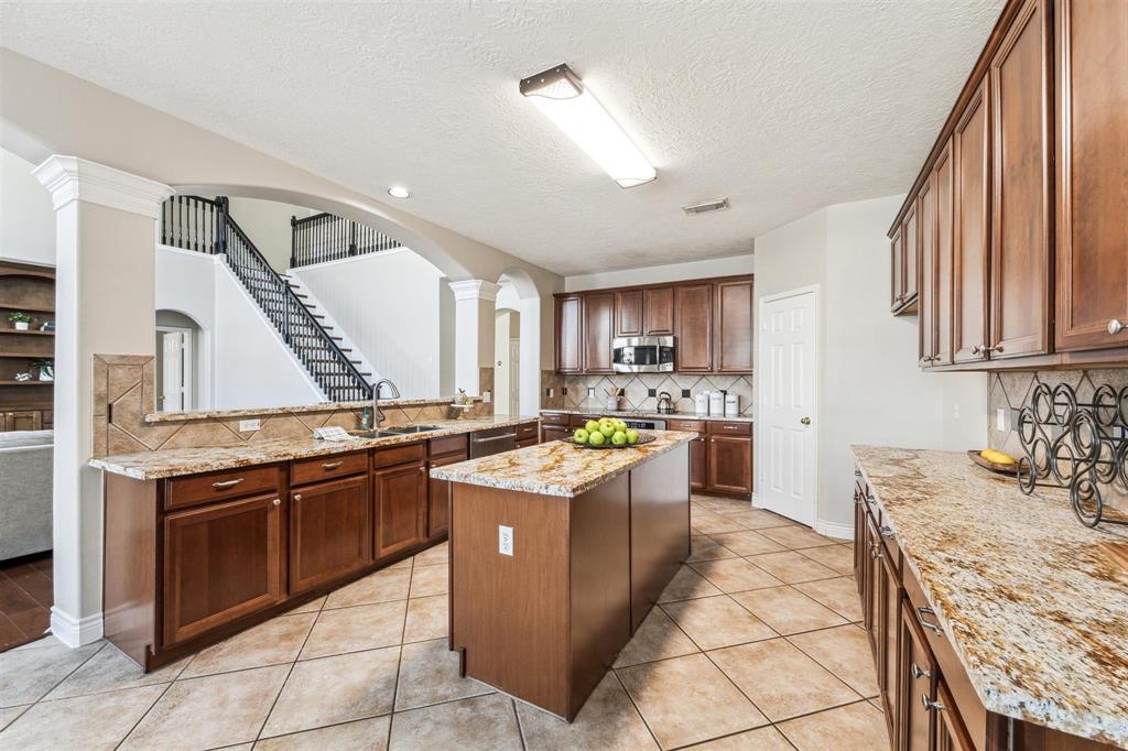11405 Starlight Bay Street, Pearland, Texas image 12
