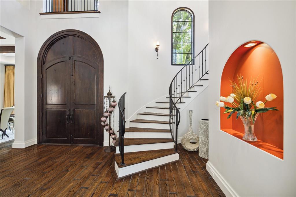 5556 Lynbrook Drive, Houston, Texas image 3