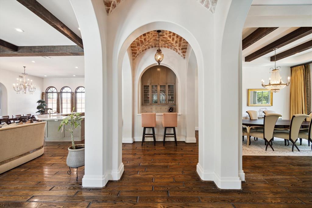 5556 Lynbrook Drive, Houston, Texas image 6
