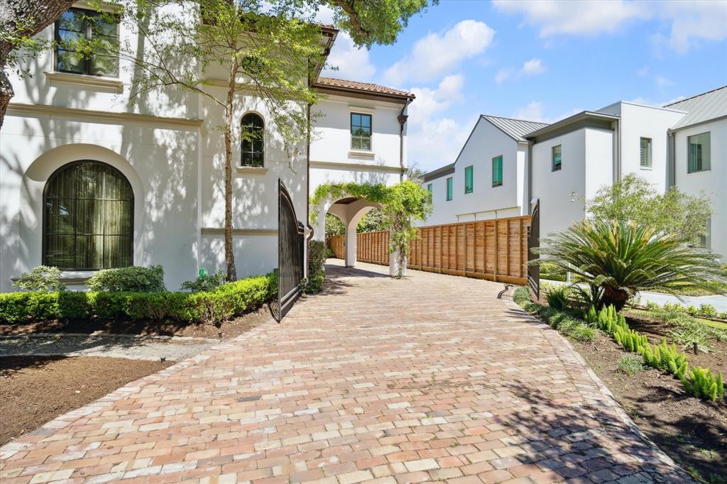 5556 Lynbrook Drive, Houston, Texas image 40