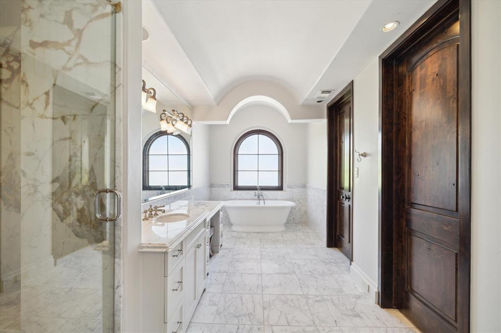 5556 Lynbrook Drive, Houston, Texas image 23