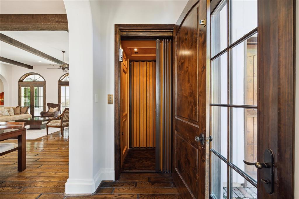 5556 Lynbrook Drive, Houston, Texas image 7