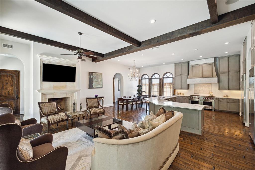 5556 Lynbrook Drive, Houston, Texas image 12