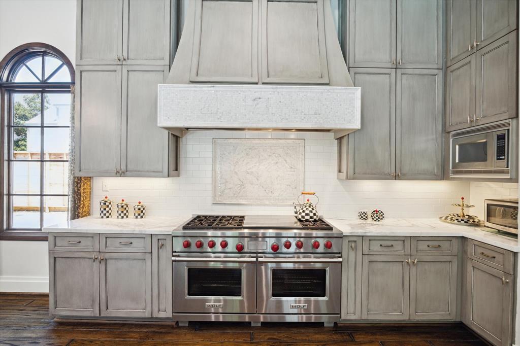 5556 Lynbrook Drive, Houston, Texas image 17