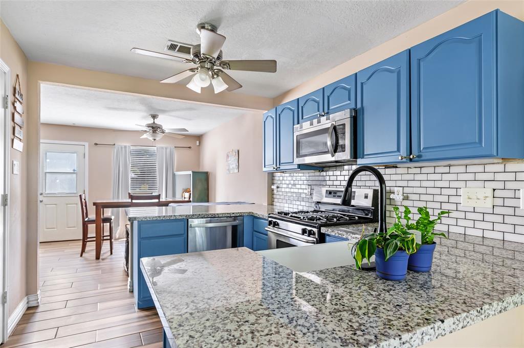 2219 Old Oak Lane, Houston, Texas image 11