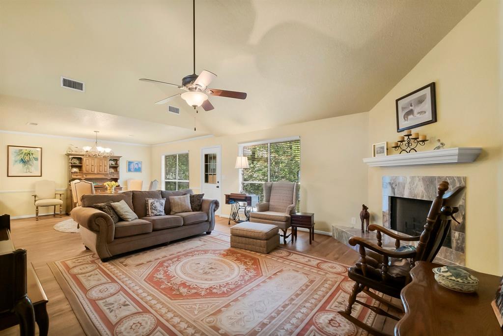 292 Apple Valley Drive, Conroe, Texas image 7