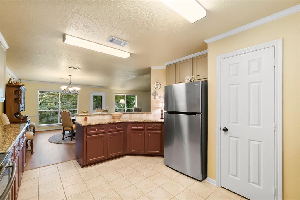 292 Apple Valley Drive, Conroe, Texas image 16