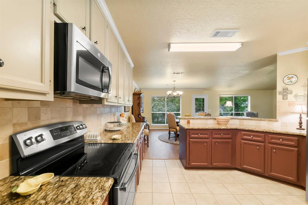 292 Apple Valley Drive, Conroe, Texas image 15