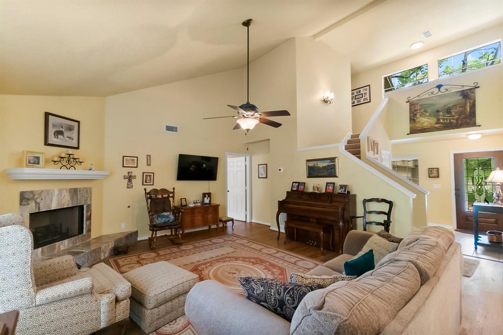 292 Apple Valley Drive, Conroe, Texas image 6