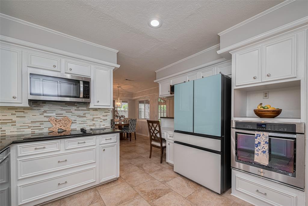 2411 Riverlawn Drive, Kingwood, Texas image 11