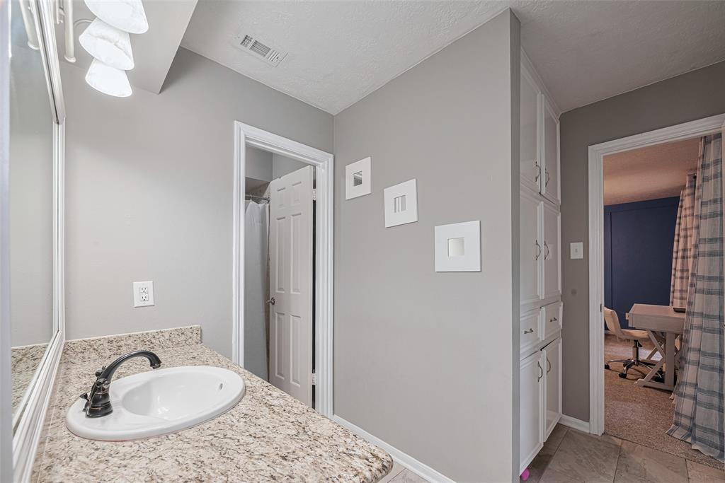 2411 Riverlawn Drive, Kingwood, Texas image 37