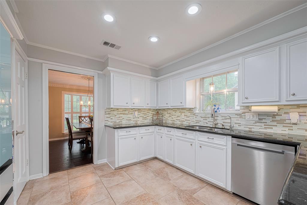 2411 Riverlawn Drive, Kingwood, Texas image 12