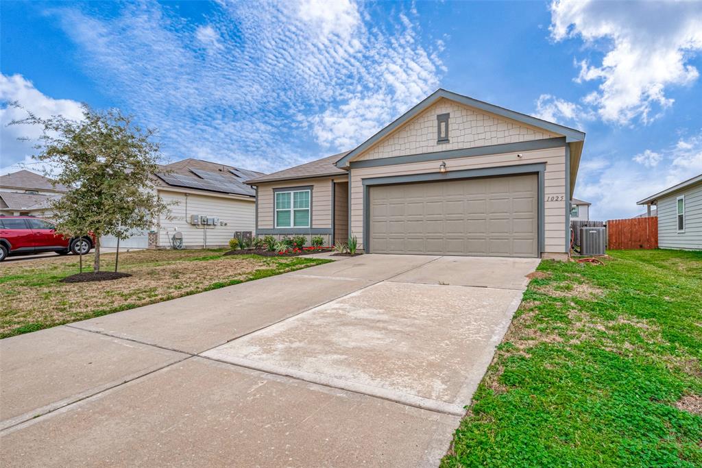 1025 Banyon Tree Lane, Brookshire, Texas image 2