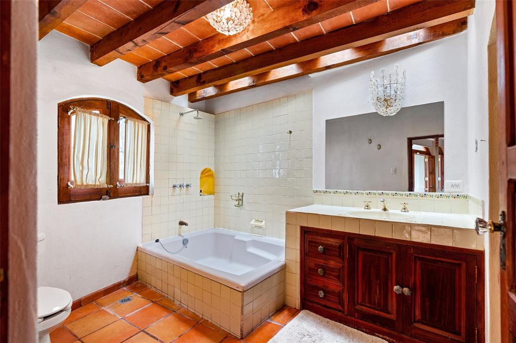 37700, Mexico, 4 Bedrooms Bedrooms, ,4 BathroomsBathrooms,Residential,Active,34397