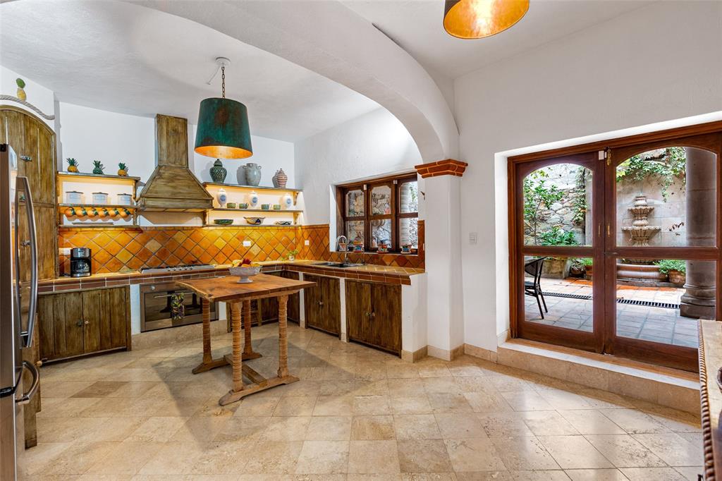 37700, Mexico, 4 Bedrooms Bedrooms, ,4 BathroomsBathrooms,Residential,Active,34397