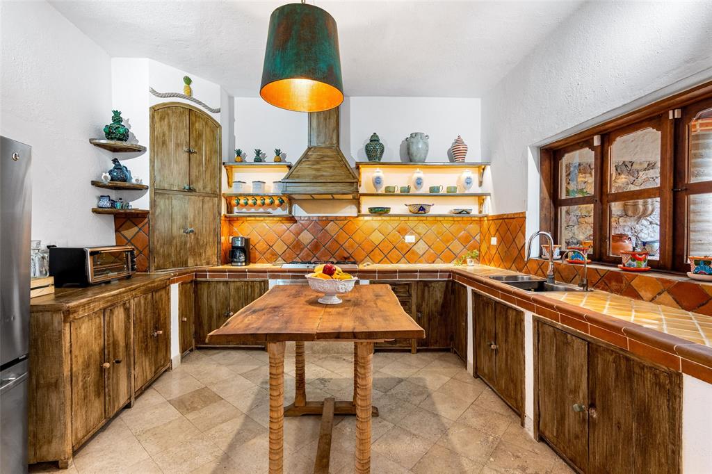 37700, Mexico, 4 Bedrooms Bedrooms, ,4 BathroomsBathrooms,Residential,Active,34397