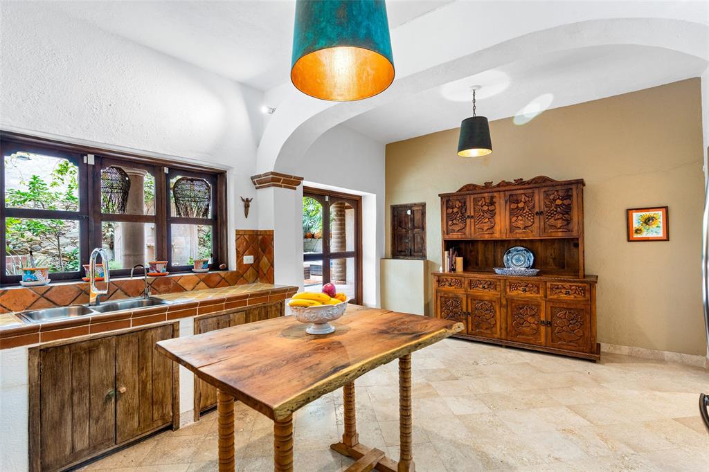 37700, Mexico, 4 Bedrooms Bedrooms, ,4 BathroomsBathrooms,Residential,Active,34397