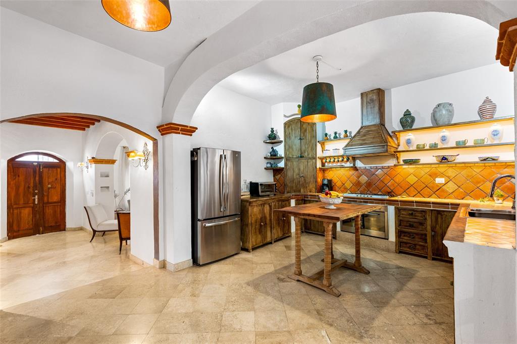 37700, Mexico, 4 Bedrooms Bedrooms, ,4 BathroomsBathrooms,Residential,Active,34397