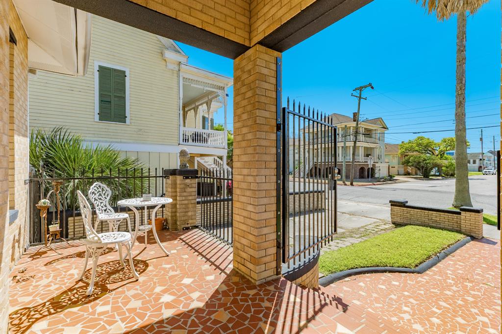 2402 O Avenue, Galveston, Texas image 3