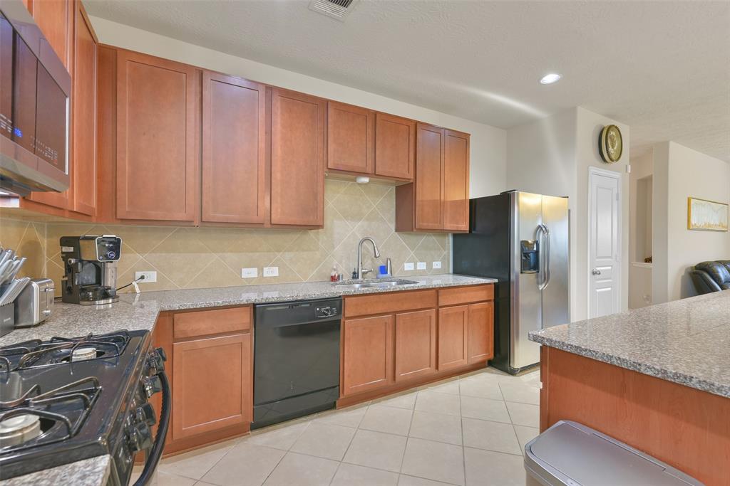 2310 Moonstone Court, Texas City, Texas image 6