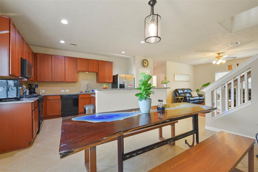 2310 Moonstone Court, Texas City, Texas image 9
