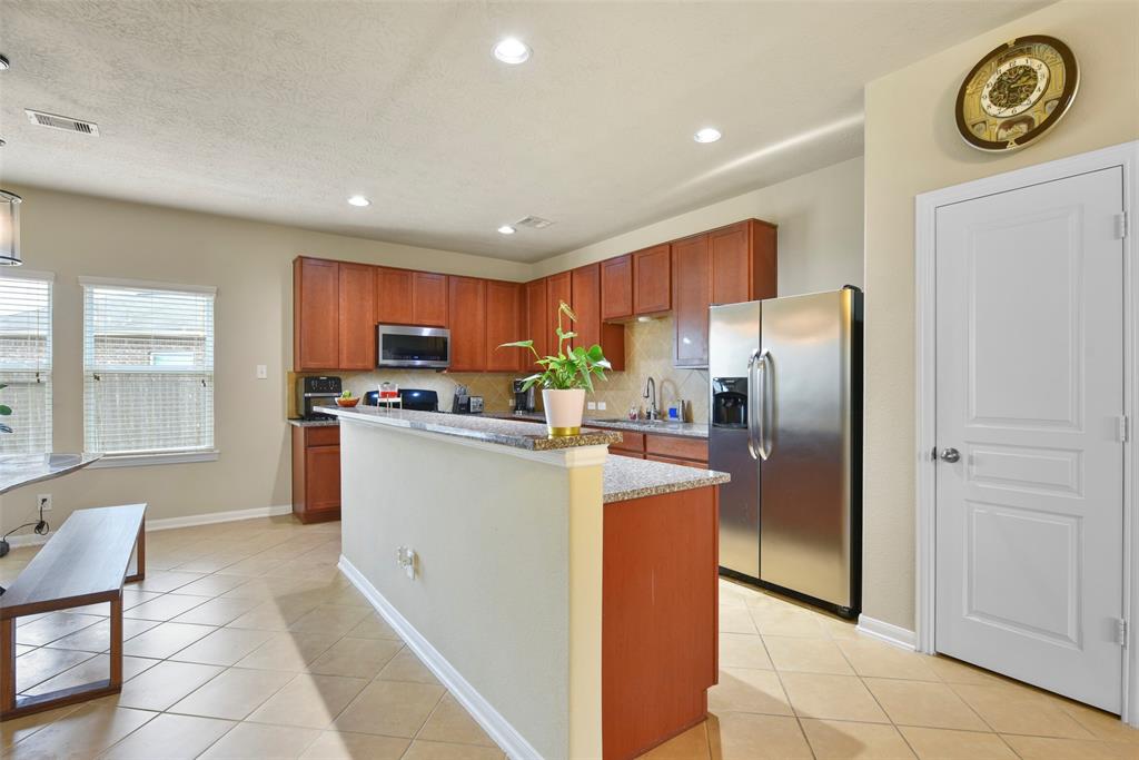 2310 Moonstone Court, Texas City, Texas image 4
