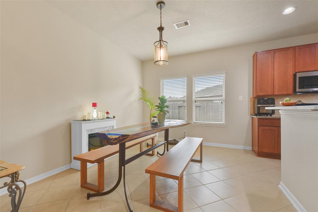 2310 Moonstone Court, Texas City, Texas image 8