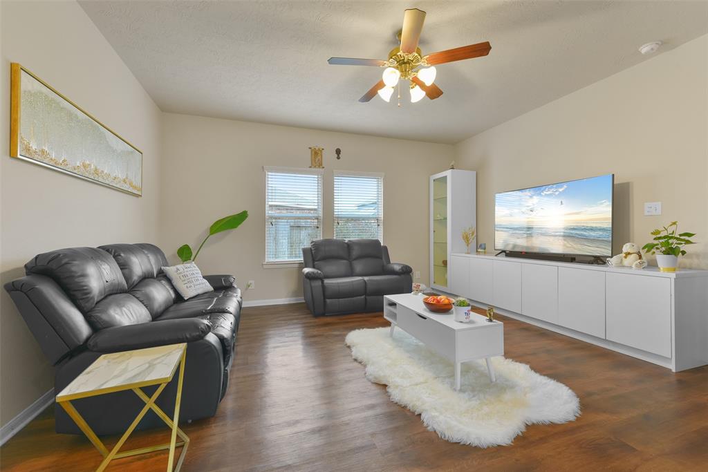 2310 Moonstone Court, Texas City, Texas image 10