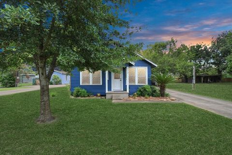 4810 Holly Avenue Pasadena TX 77503