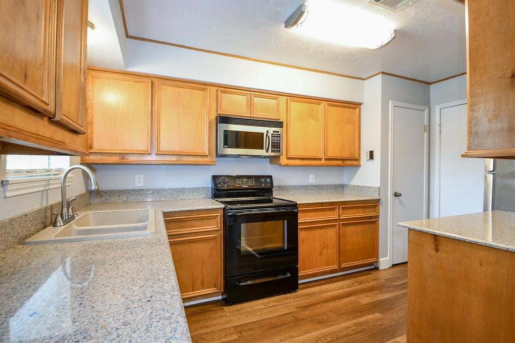 25635 Glen Loch Drive, Spring, Texas image 12