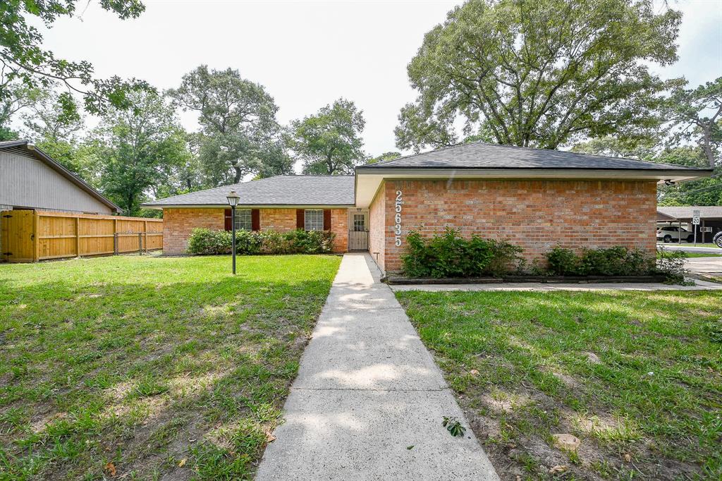 25635 Glen Loch Drive, Spring, Texas image 2