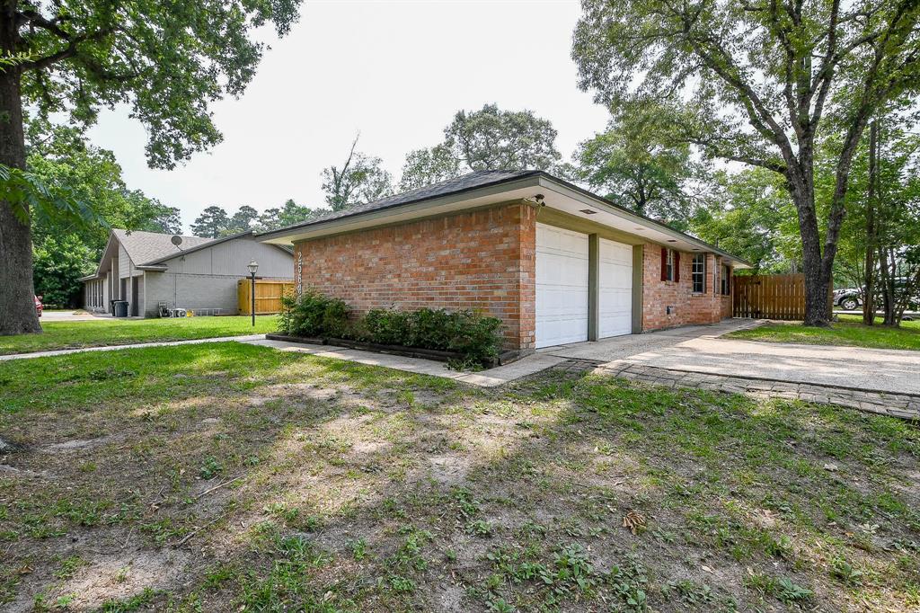 25635 Glen Loch Drive, Spring, Texas image 3