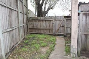 1433 Cedar Post Lane, Houston, Texas image 2