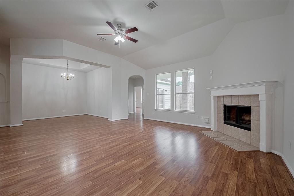7407 Breda Drive, Baytown, Texas image 11