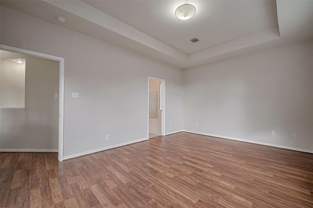 7407 Breda Drive, Baytown, Texas image 32