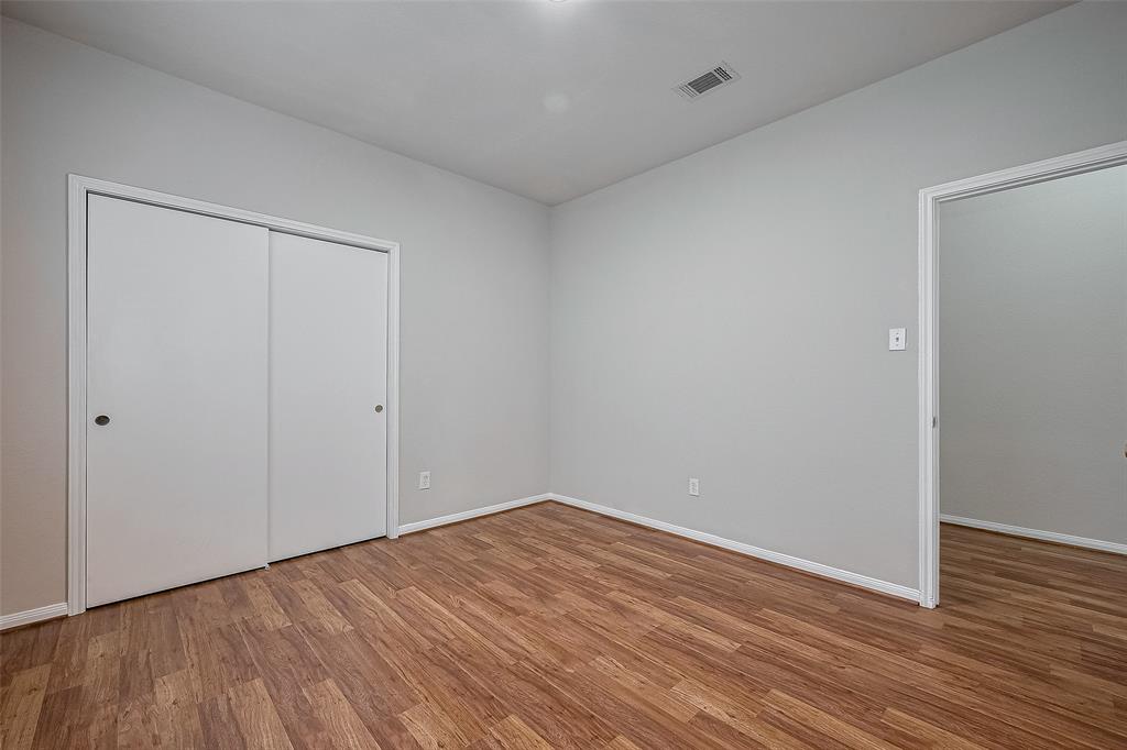 7407 Breda Drive, Baytown, Texas image 26